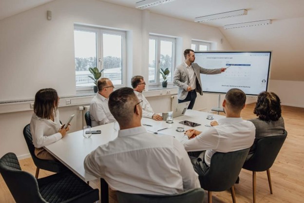 types of agent hiring models